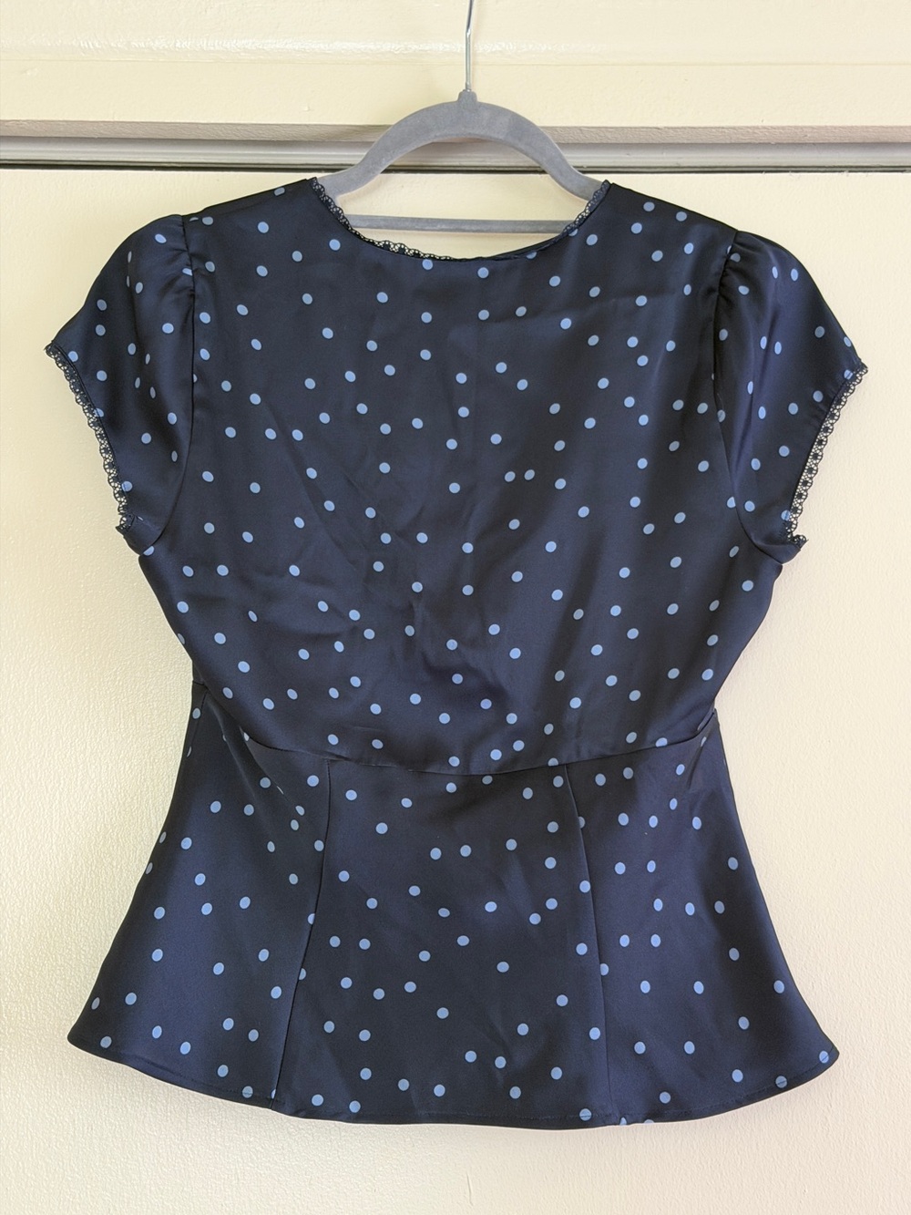 Abercrombie Blue Polka Dot V Neck Top - Picture 4 of 4
